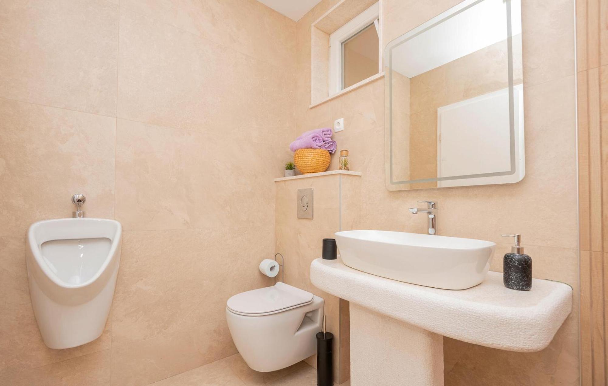 Cozy Apartment In Makarska With Kitchen Exterior foto