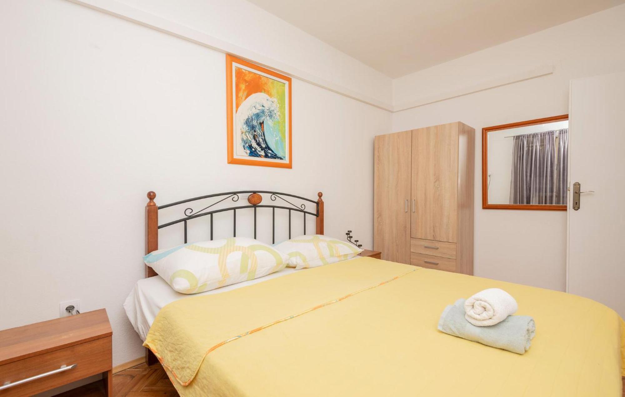 Cozy Apartment In Makarska With Kitchen Exterior foto